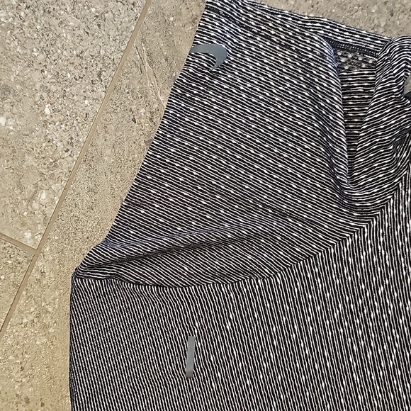 Nike Dri-Fit athletic t-shirt with pocket on the back. Size L - Picture 3 of 10